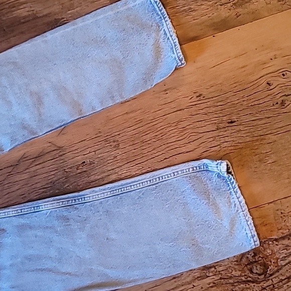 VINTAGE 1990s LEVI 501. BUTTON FLY. DISTRESSED AMAZING OLD PAIR OF JEANS. - Picture 7 of 13